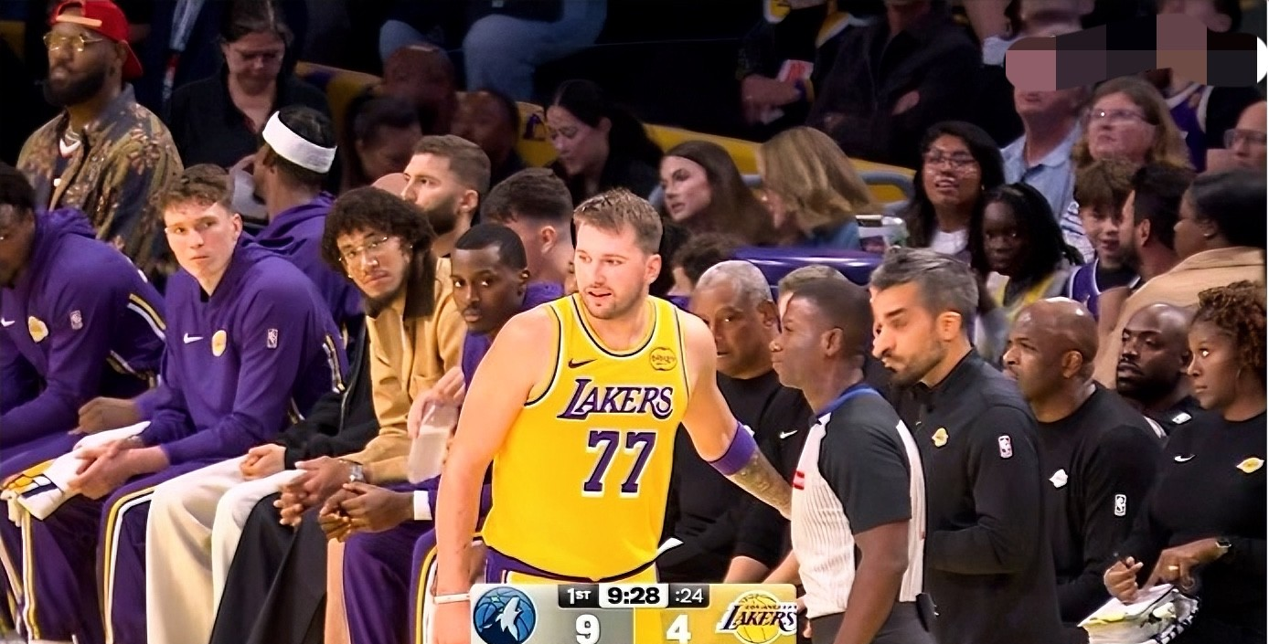 星空-詹姆斯赛事官方发布惊险取胜新规,湖人争议不断!的简单介绍