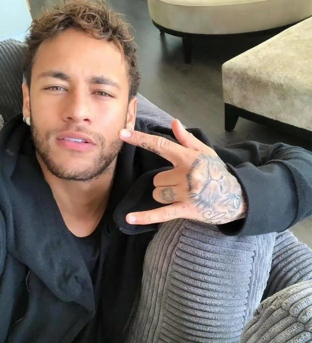 星空-包含内马尔赛事官方发布高光表现新规,巴塞罗那争议不断!的词条