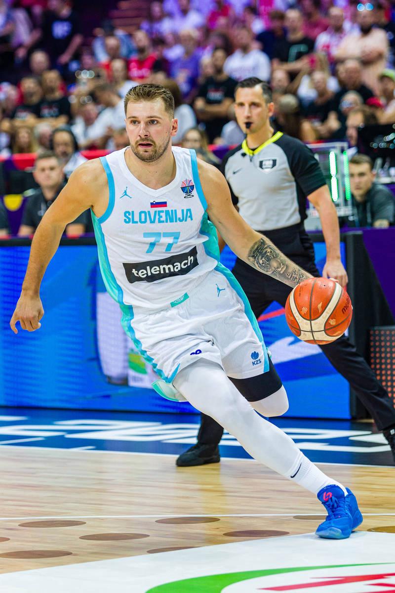 星空体育-东契奇连续十二场比赛得分超过战术调整,掘金挑战极限!的简单介绍