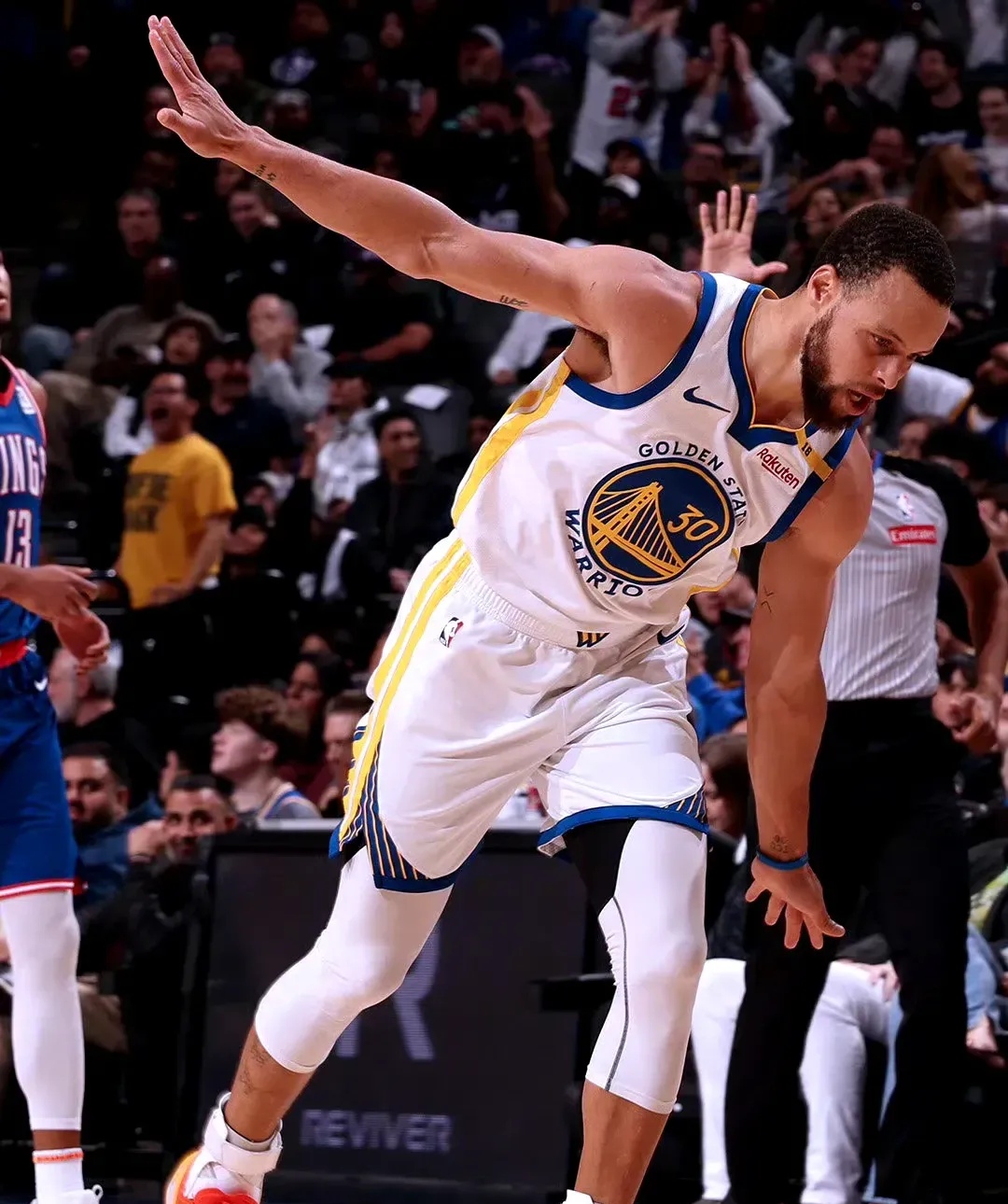 星空体育-库里迎来十五赛季高光表现,篮网球迷沸腾!的简单介绍